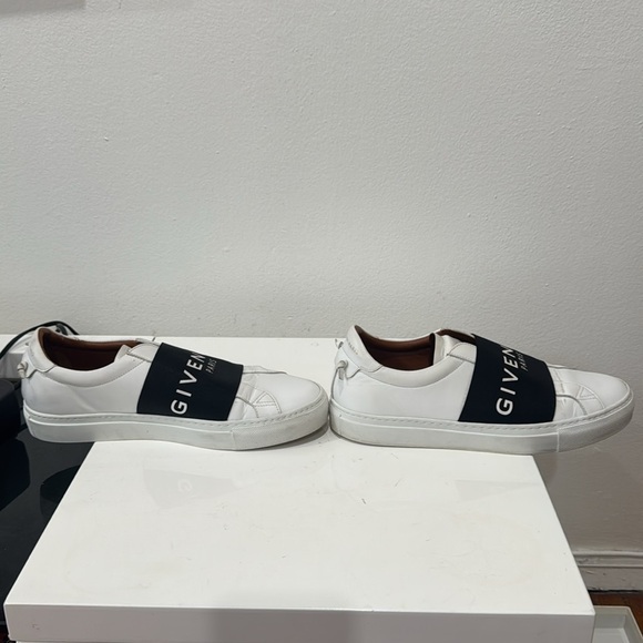 Givenchy Paris - Picture 5 of 7